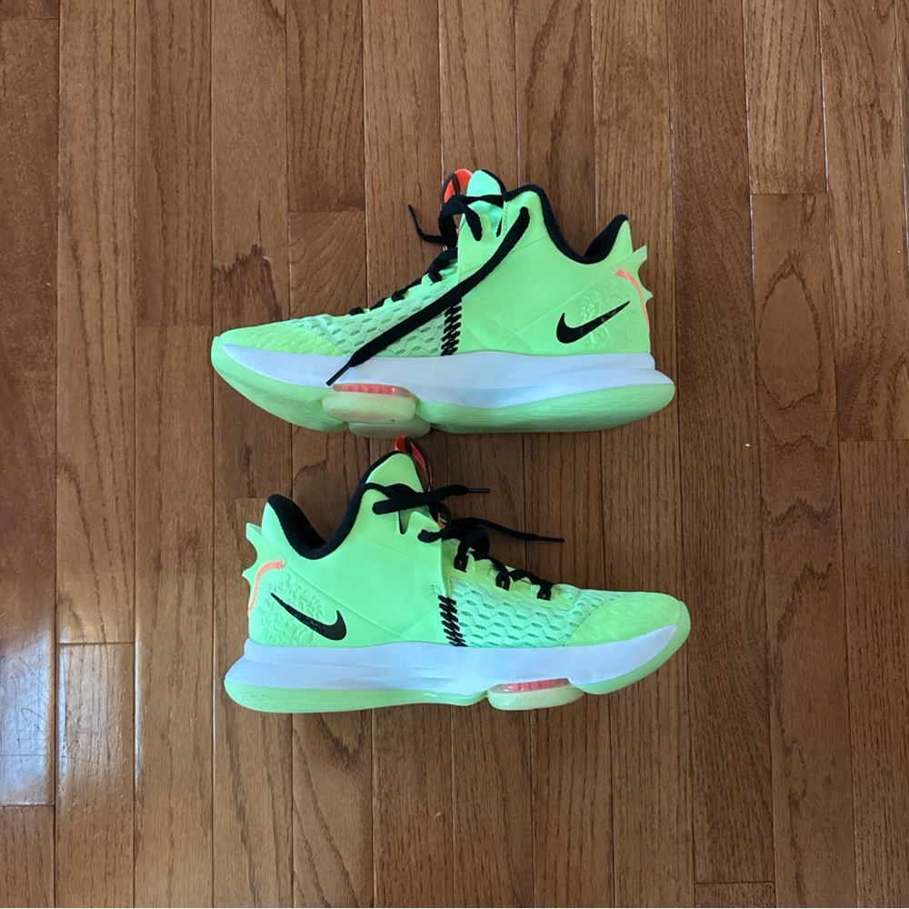 SIZE 10| MENS | Nike LeBron Witness 5 Grinch | Slightly Used
